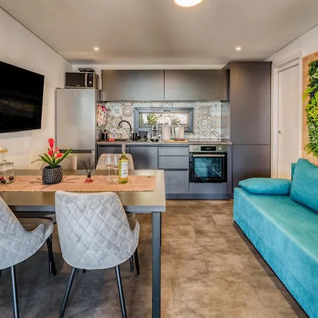 Sea View Sannor By Vellaris, Luxury Mobile מאלי לוסיניי